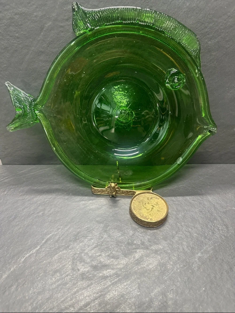 Beautiful Hand Blown Glass ART STUDIO Wall Platter GREEN FISH OCEAN NAUTICAL 13